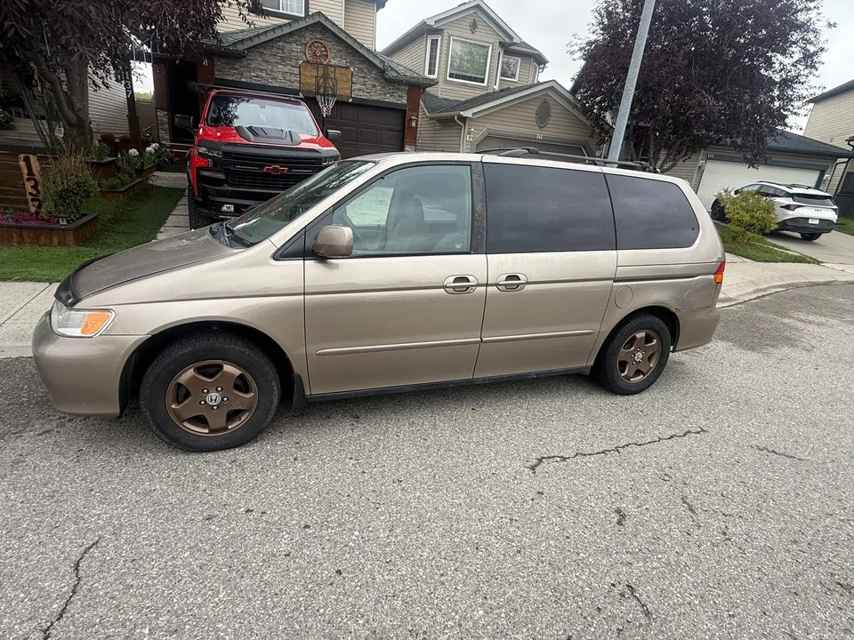 Honda Odyssey 2003 photo 2