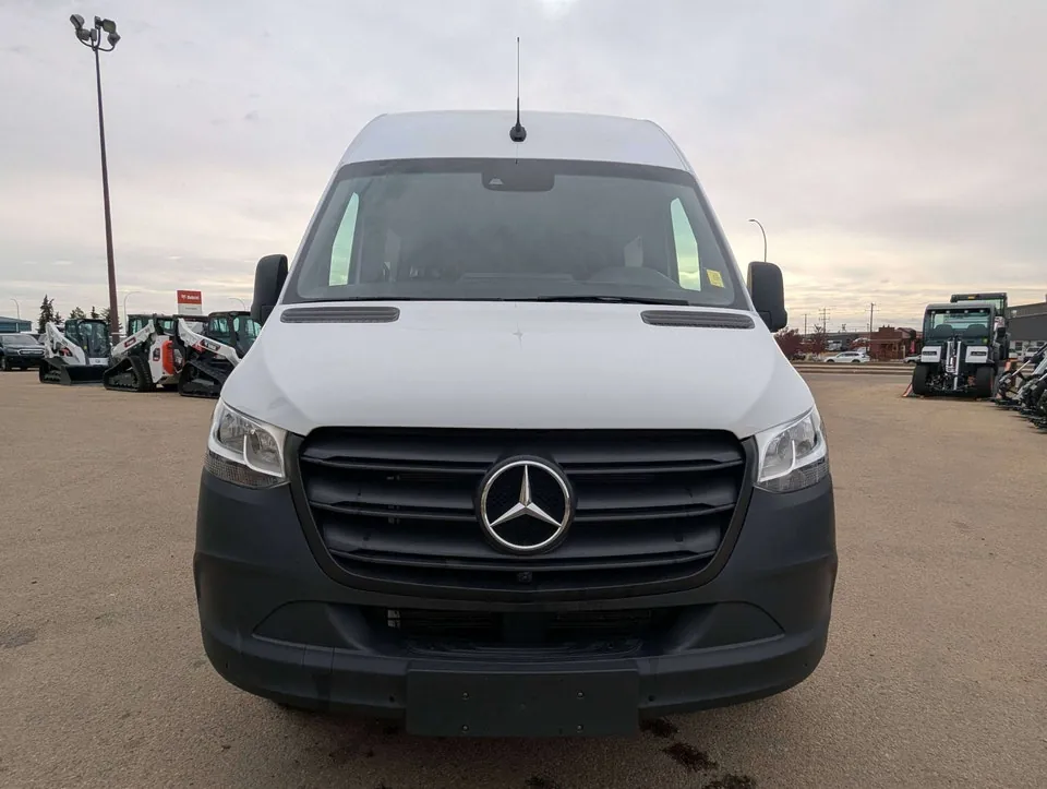 Mercedes-Benz Sprinter 2024 photo 4