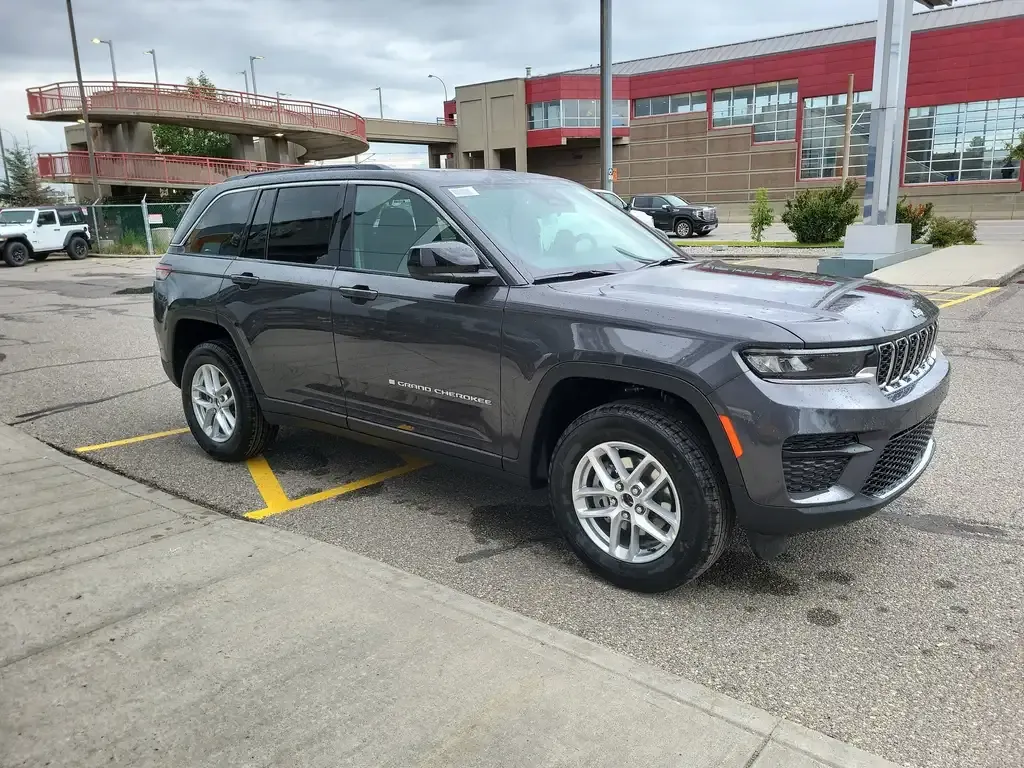 Jeep Grand Cherokee 2026 photo 5