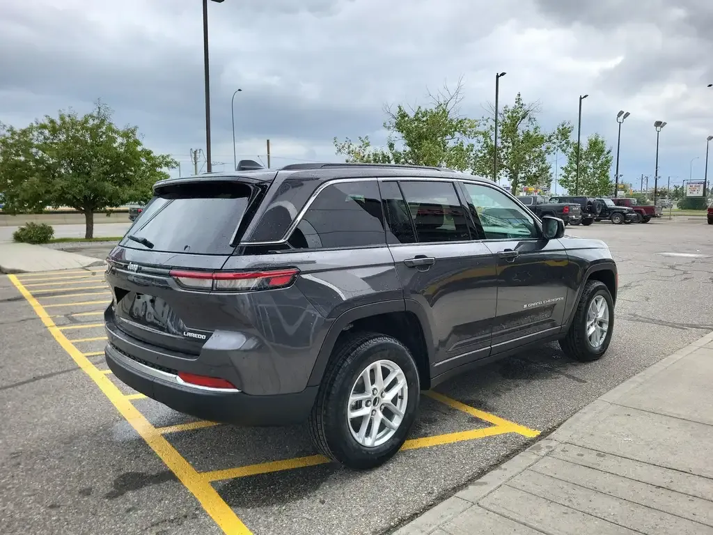 Jeep Grand Cherokee 2026 photo 4
