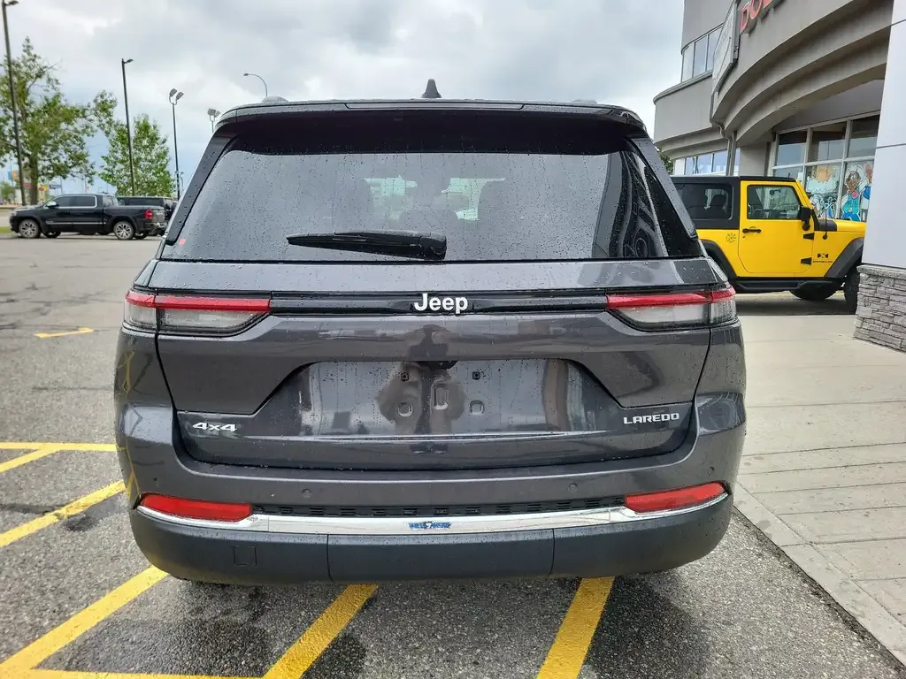 Jeep Grand Cherokee 2026 photo 3