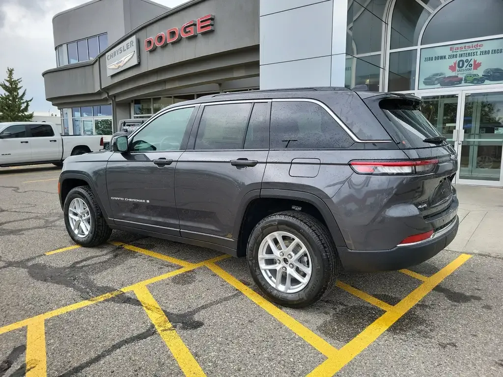 Jeep Grand Cherokee 2026 photo 2