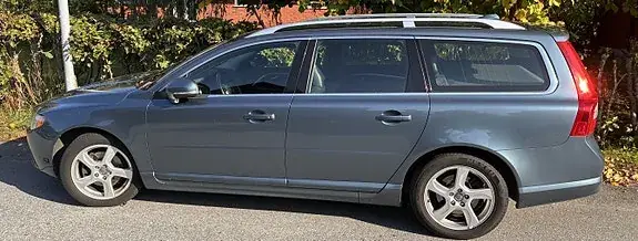 Volvo V70 2012 photo 2