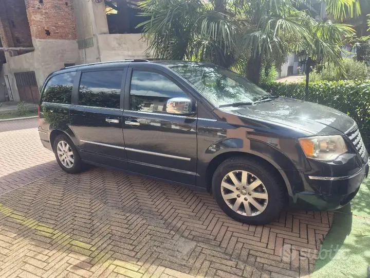 Chrysler Grand Voyager 2010 photo 2