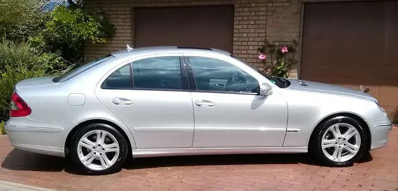 Mercedes-Benz E-Class 2006 photo 2