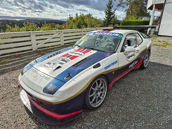 Porsche 944