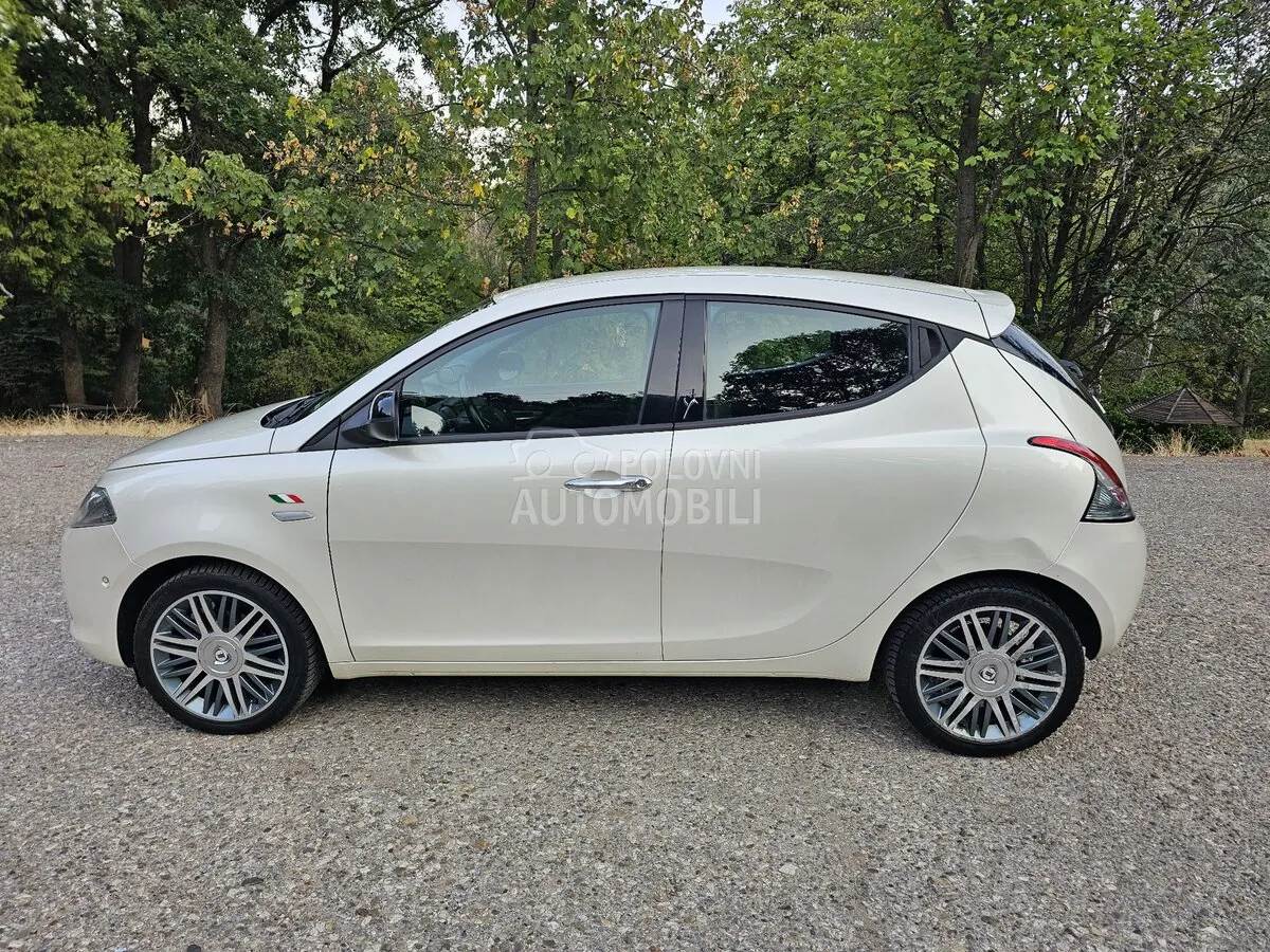Lancia Ypsilon 2011 photo 2