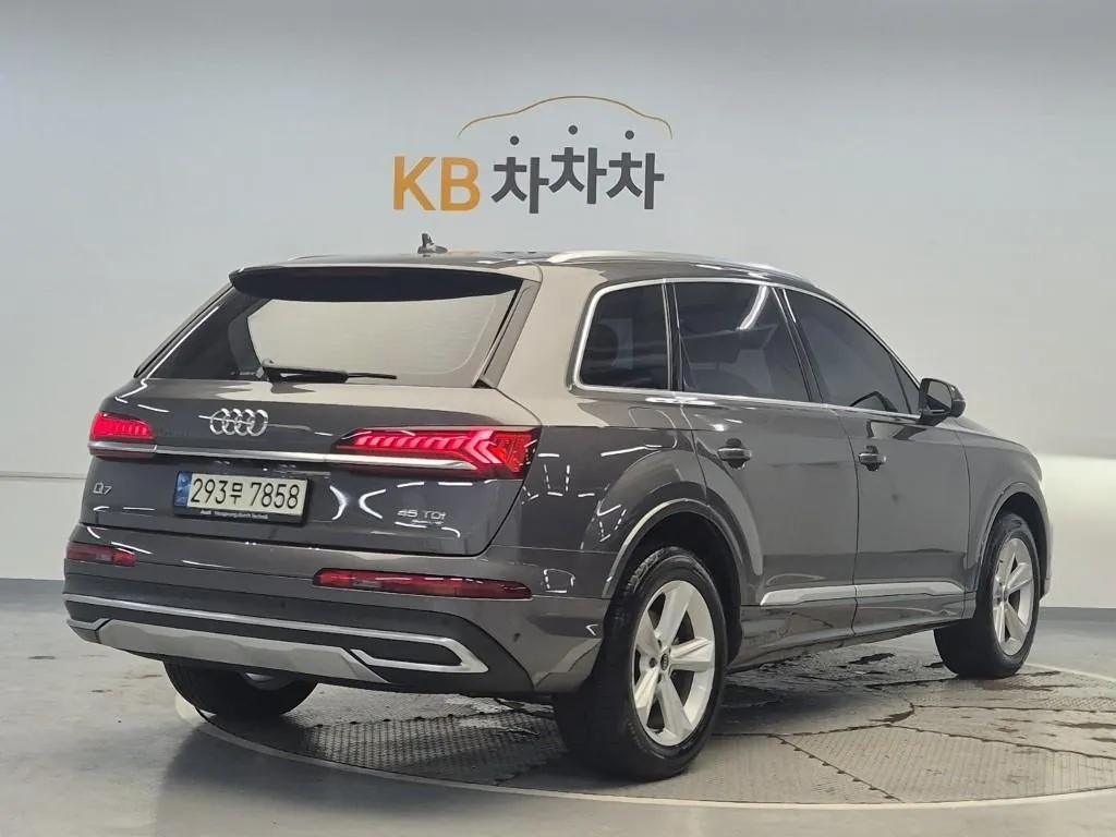 Audi Q7 2021 photo 3