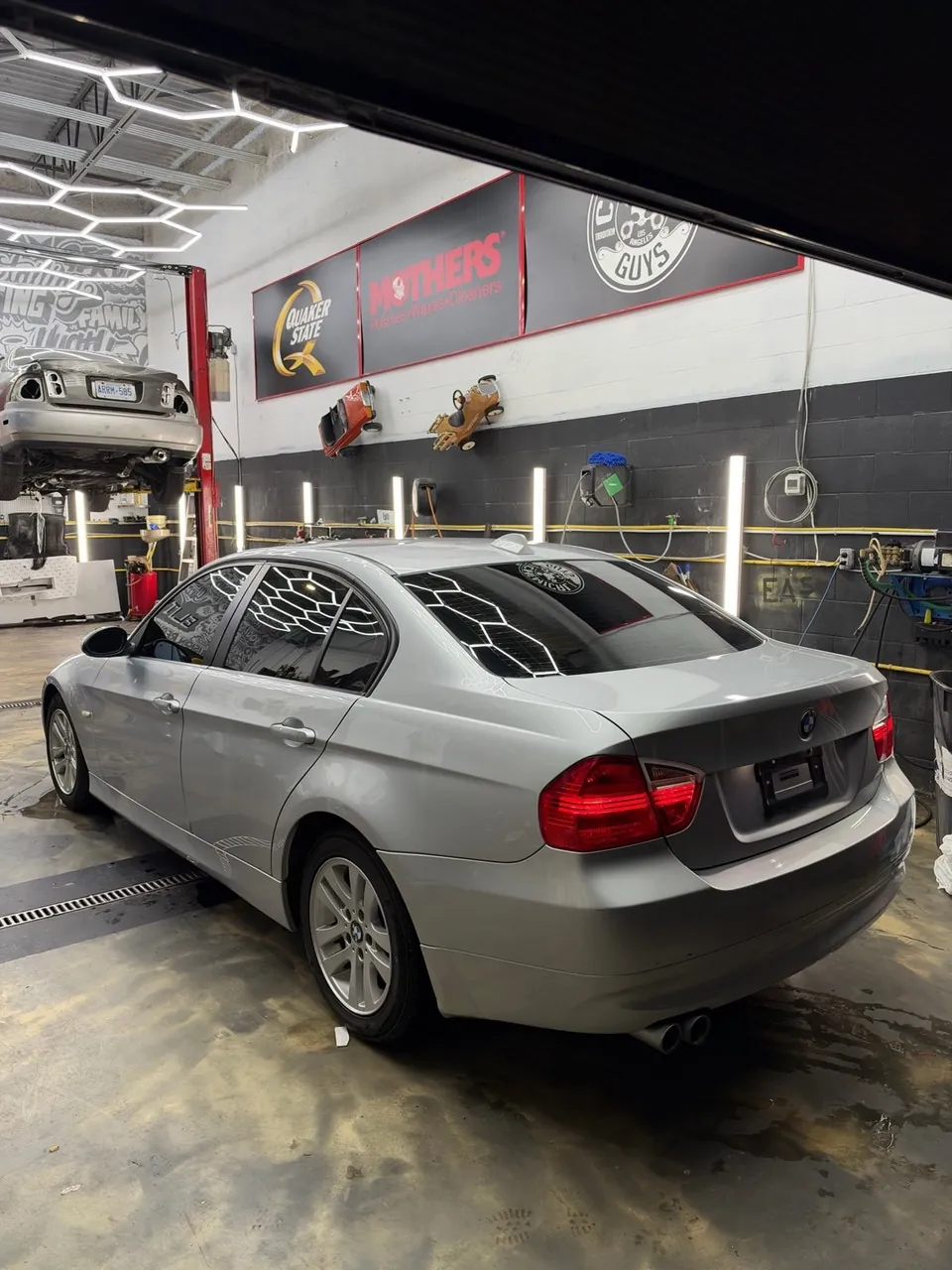 BMW 323I 2008 photo 2