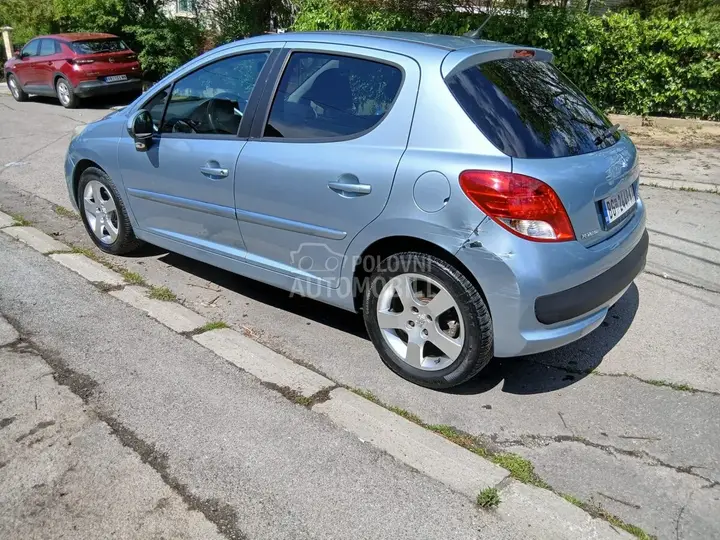 Peugeot 207 2010 photo 2