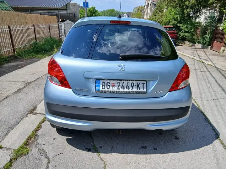 Peugeot 207 2010 photo 3