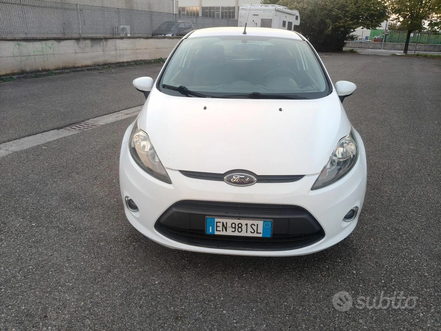 Ford Fiesta 2012 photo 2