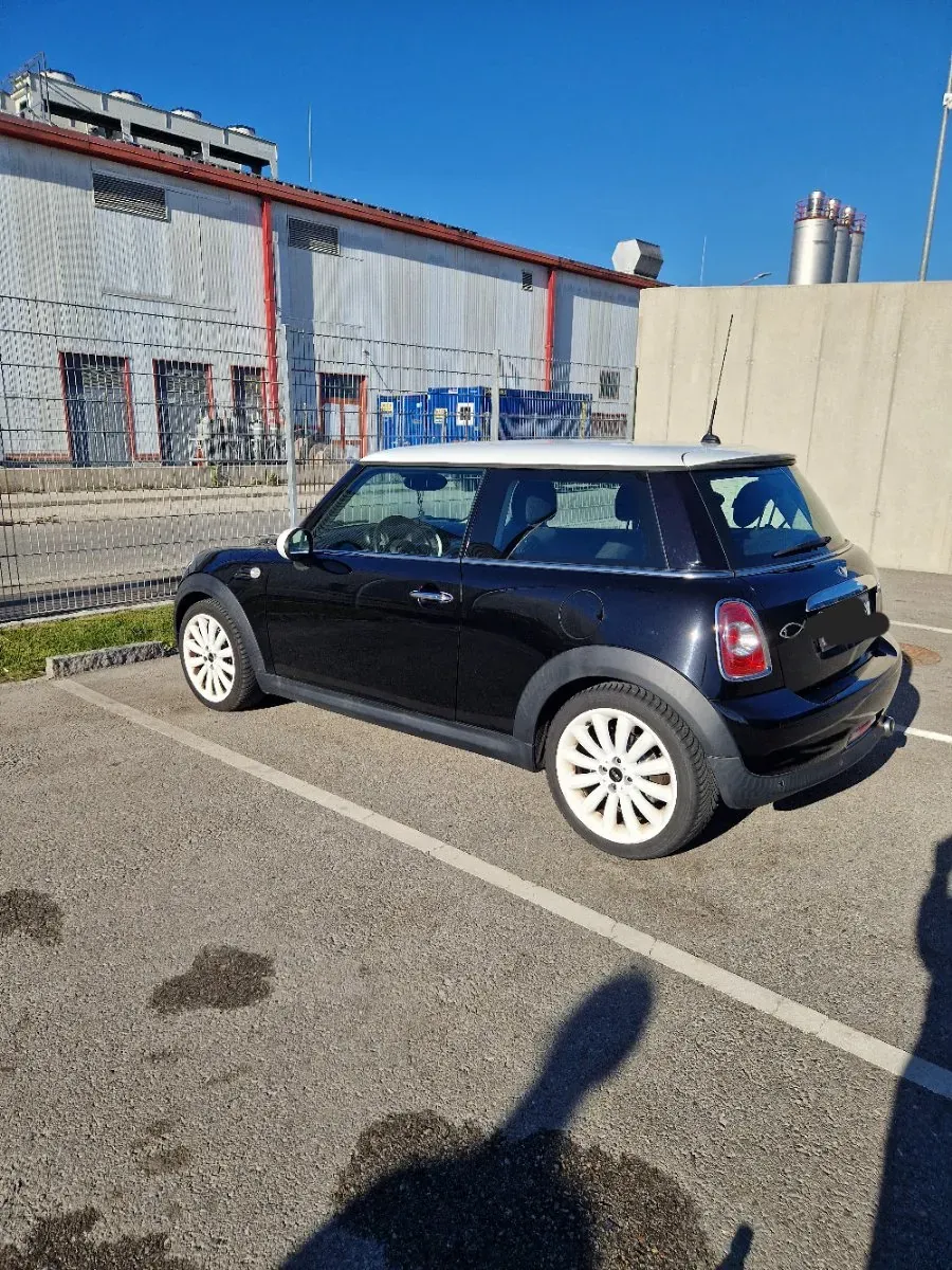 Mini Cooper 2011 photo 2