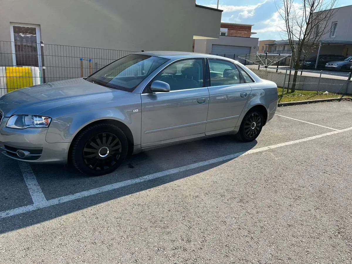 Audi A4 2004 photo 2
