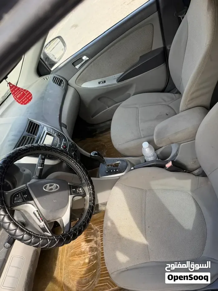 Hyundai Accent 2012 photo 4
