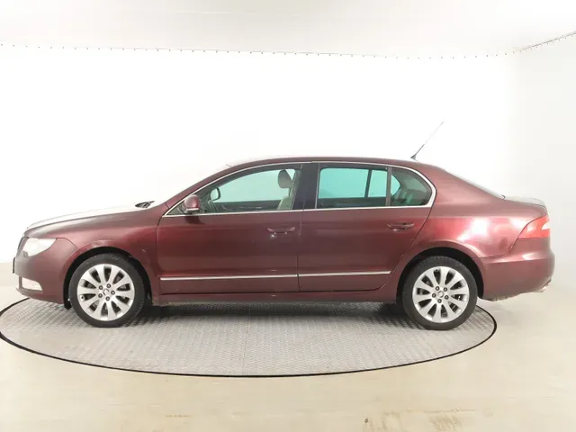 Skoda Superb 2008 photo 2