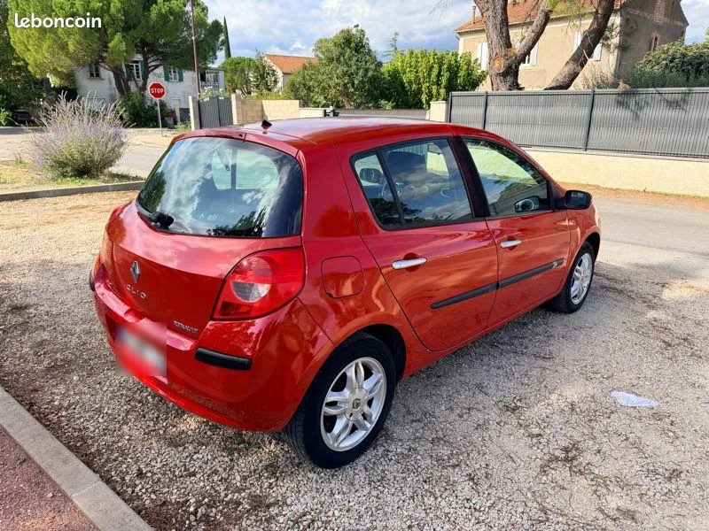 Renault Clio 2005 photo 2
