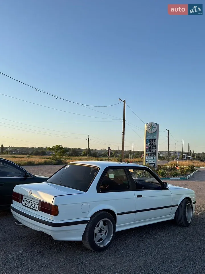 BMW 3 Series 1985 photo 4
