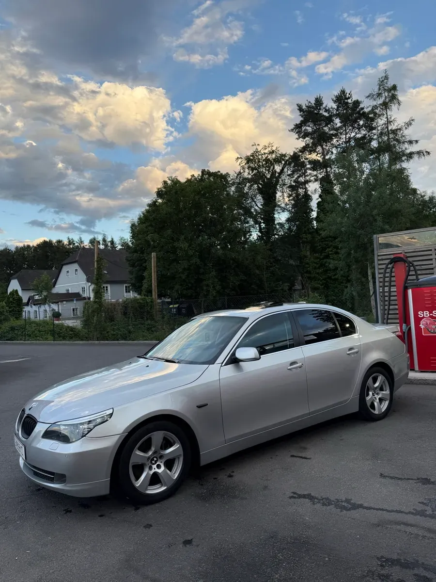 BMW 5 Series 2008 photo 2