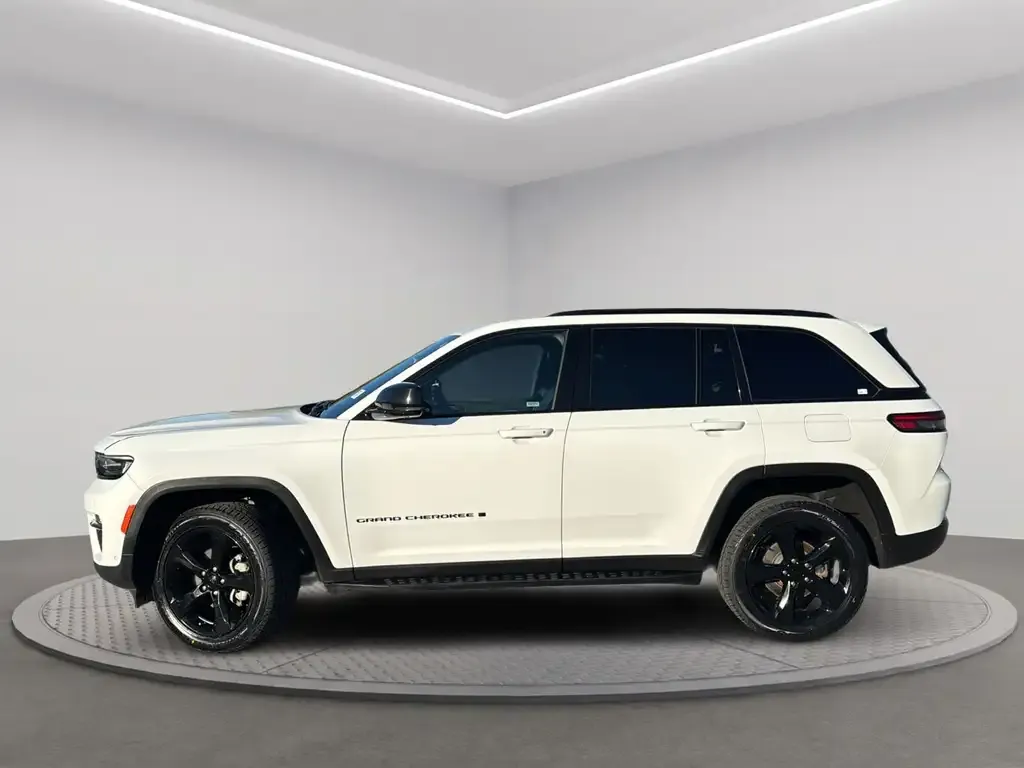 Jeep Grand Cherokee 2024 photo 2