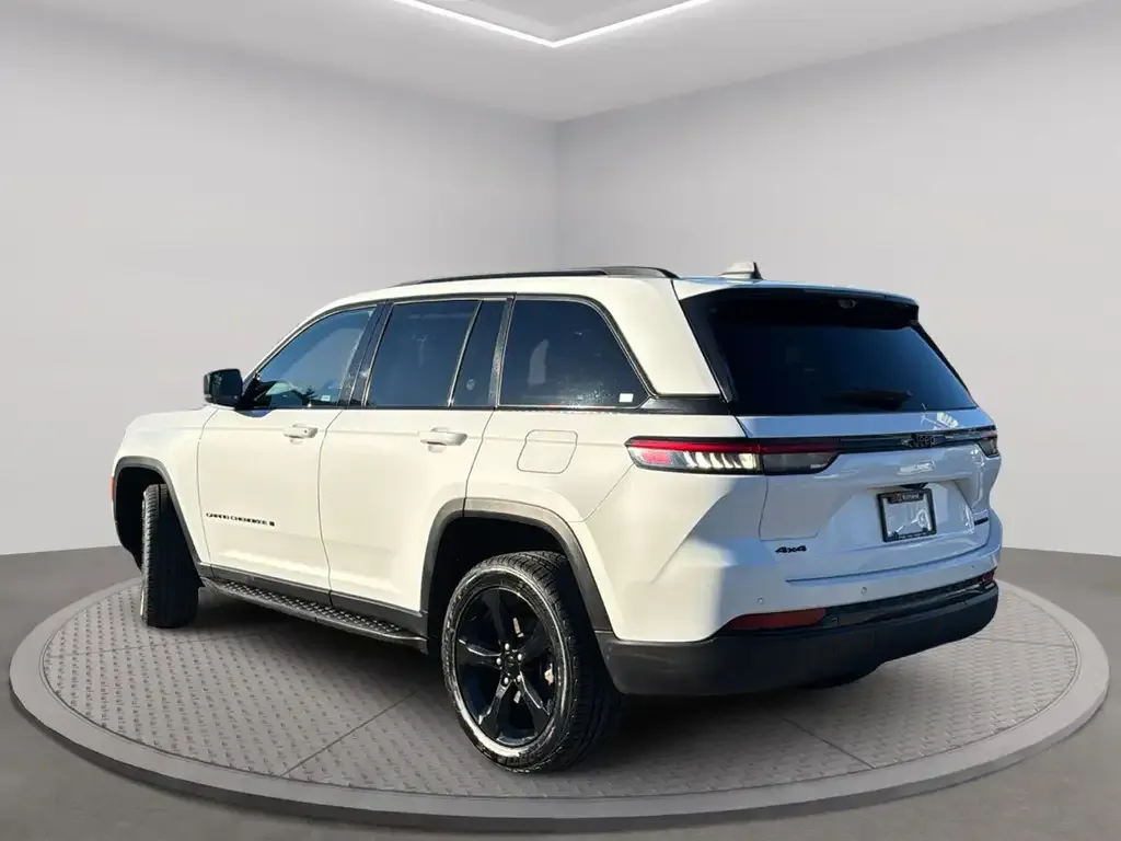 Jeep Grand Cherokee 2024 photo 3