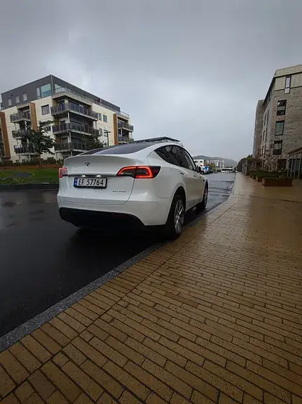 Tesla Model Y 2023 photo 5