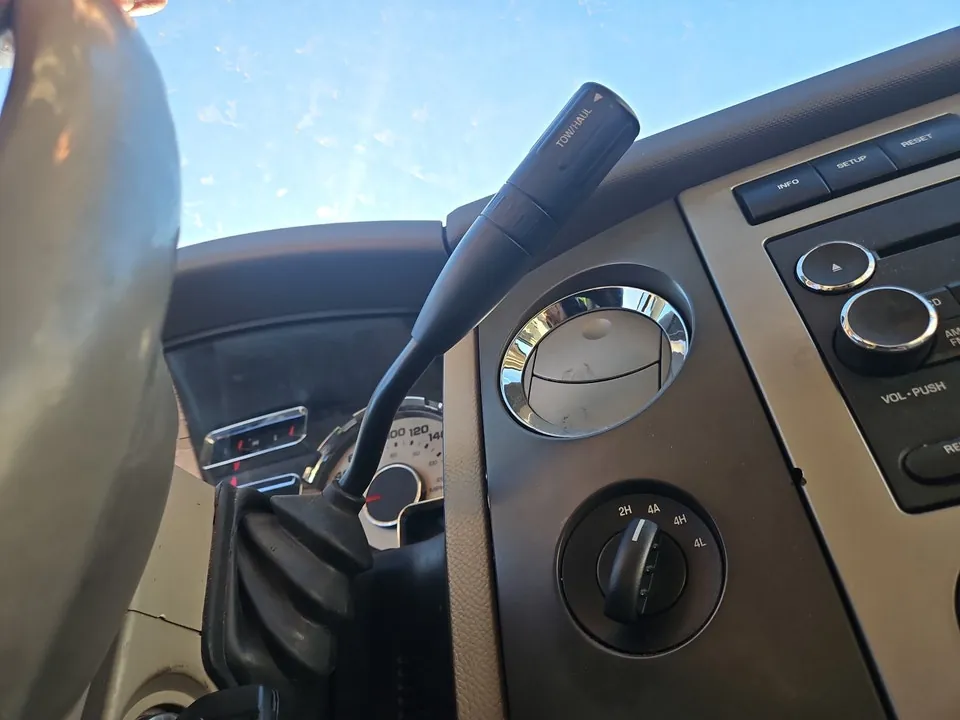 Ford Expedition 2011 photo 3
