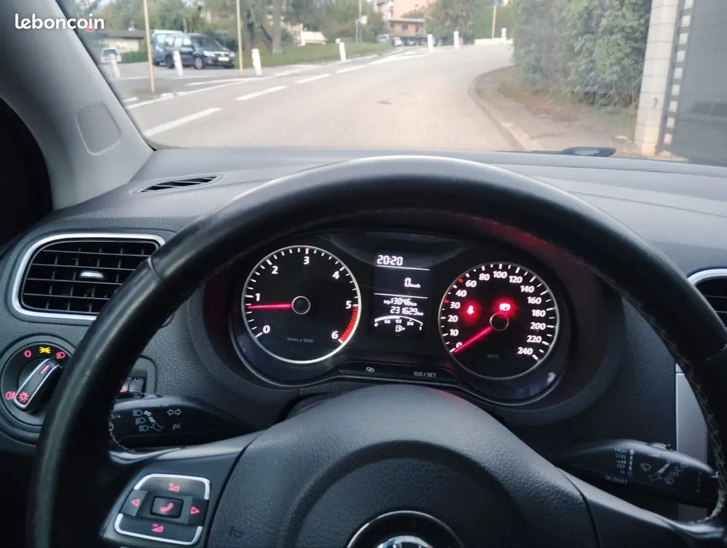 Volkswagen Polo 2012 photo 2