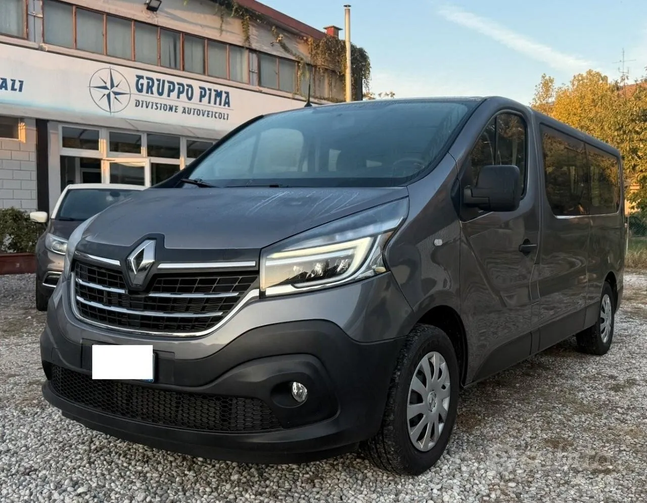 Renault Trafic 2021 photo 2