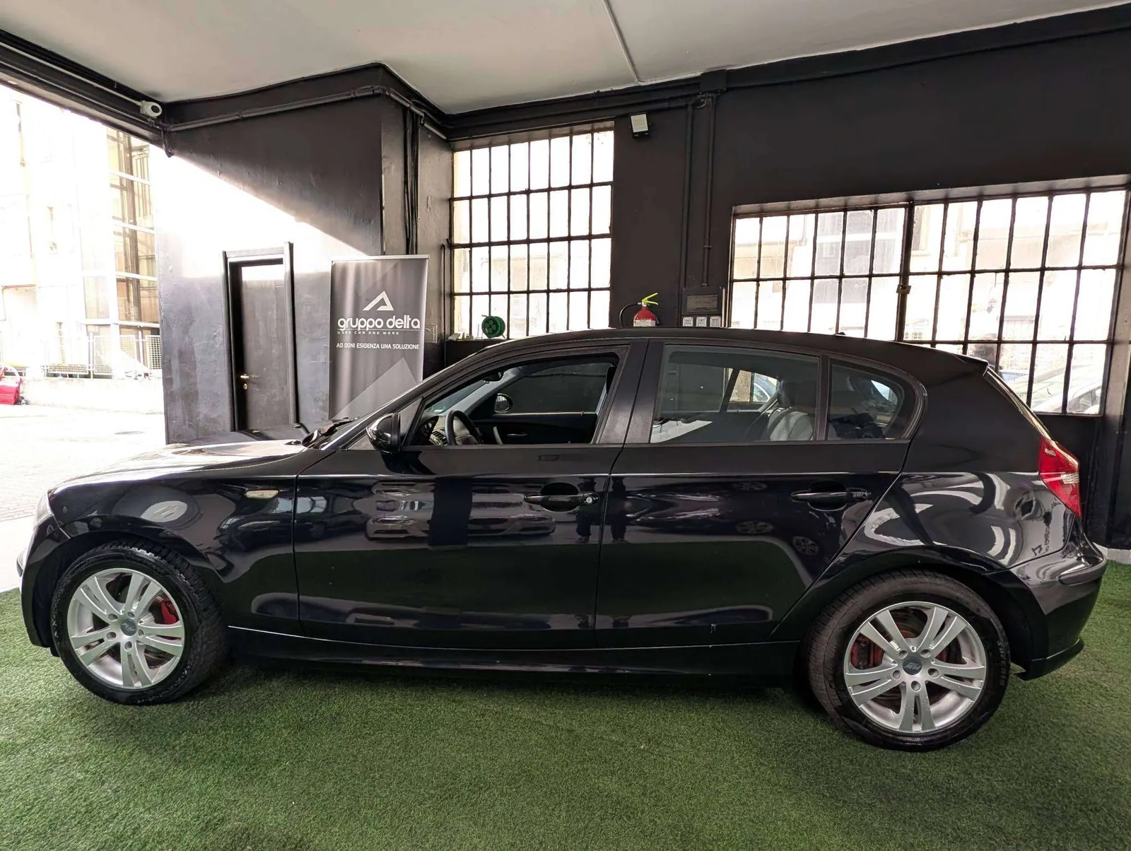 BMW 116I 2009 photo 2