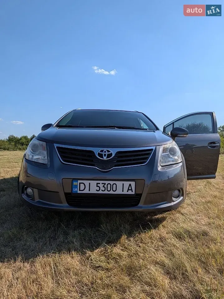 Toyota Avensis 2011 photo 2