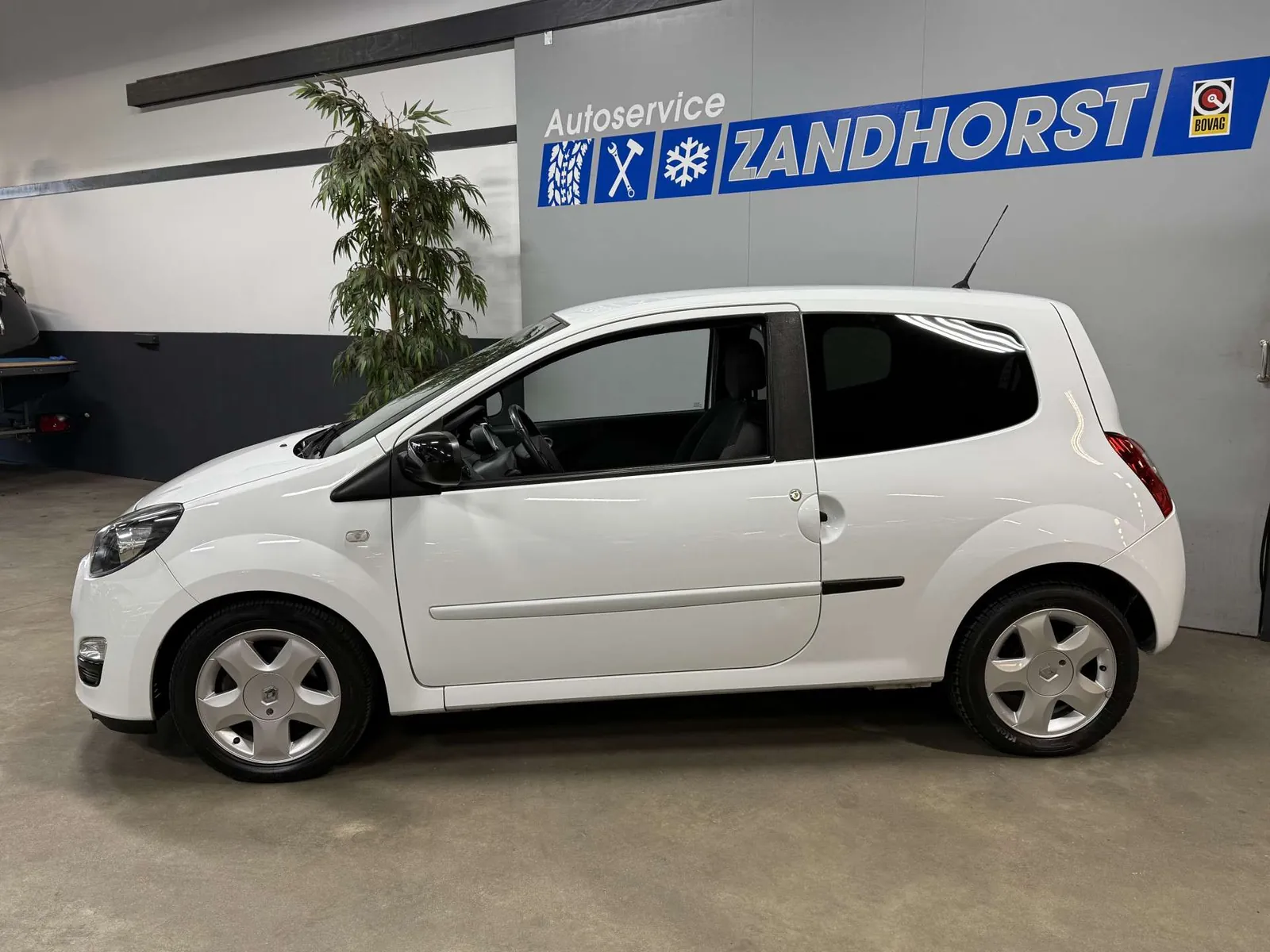 Renault Twingo 2012 photo 2