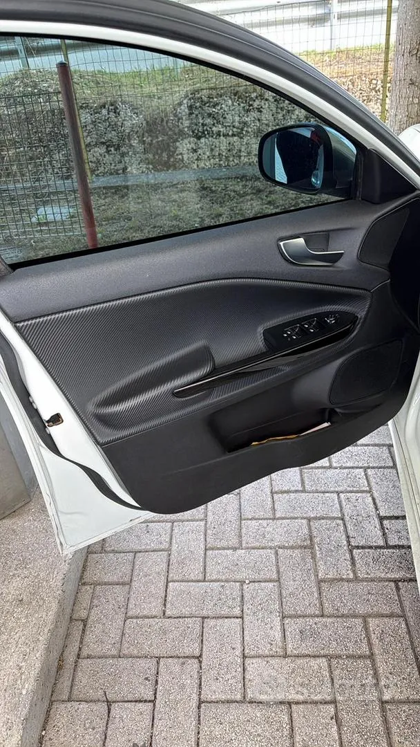 Alfa Romeo Giulietta 2010 photo 4