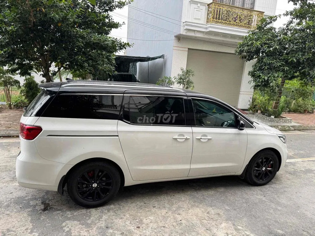Kia Sedona 2020 photo 2