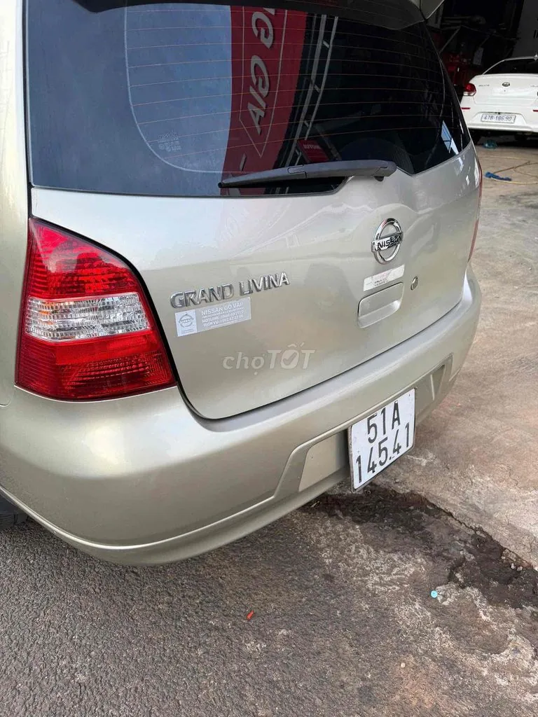 Nissan Livina 2011 photo 5