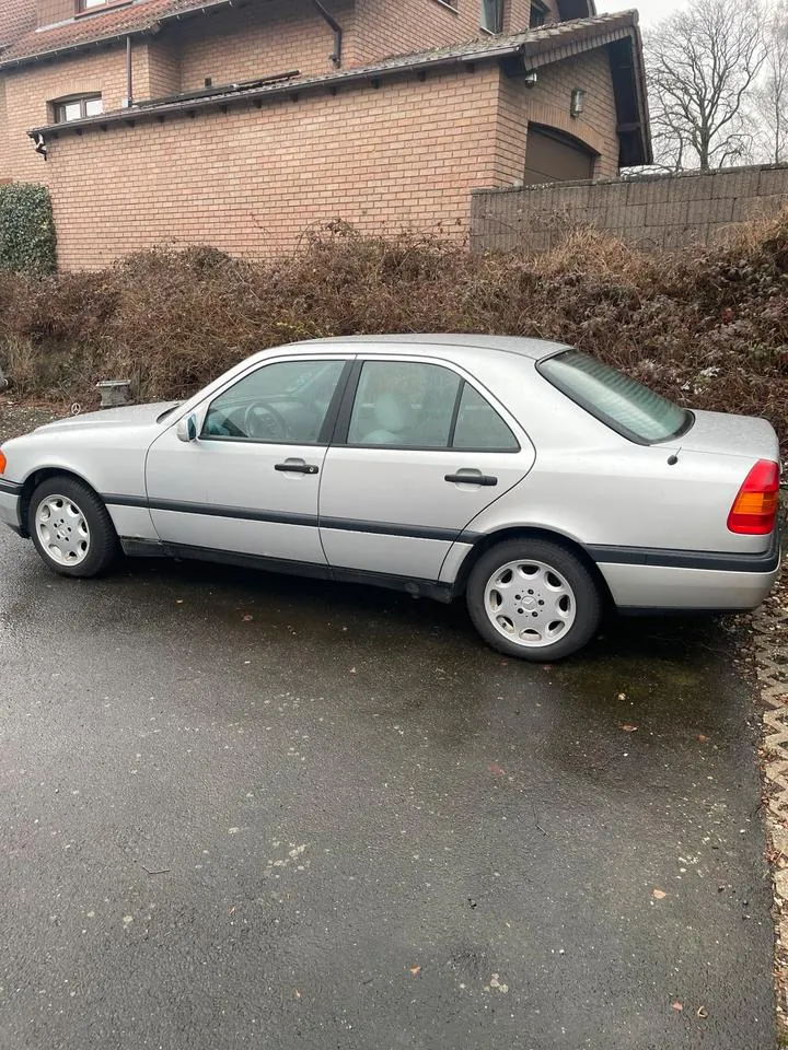 Mercedes-Benz C180