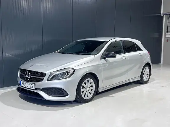 Mercedes-Benz A 180 2016 photo 2