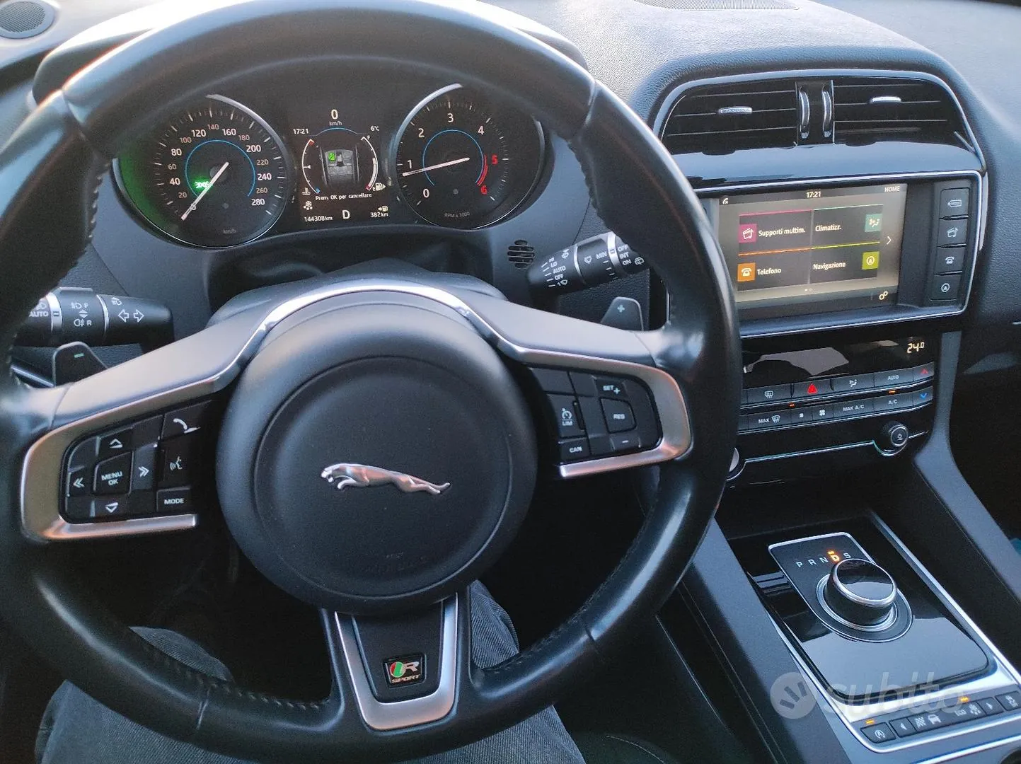 Jaguar F-Pace 2017 photo 3