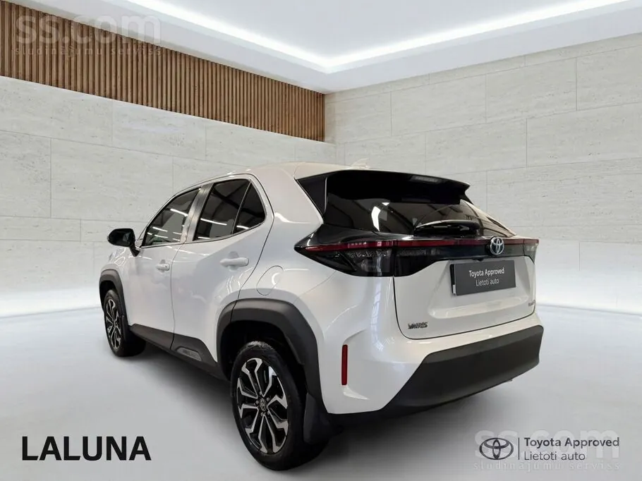 Toyota Yaris Cross Hybrid Crossover 2023 photo 2