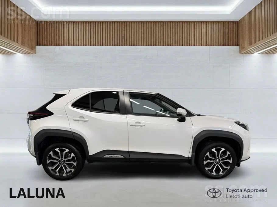 Toyota Yaris Cross Hybrid Crossover 2023 photo 3