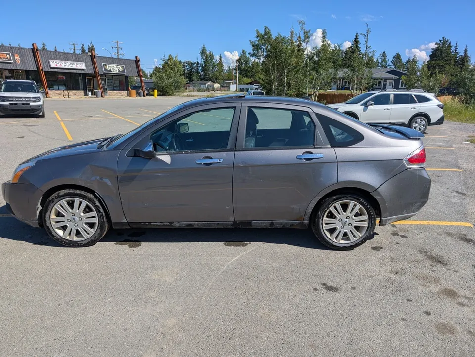 Ford Focus 2011 photo 2