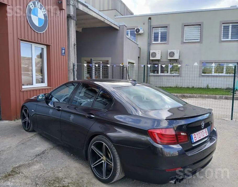 BMW 523I 2010 photo 2