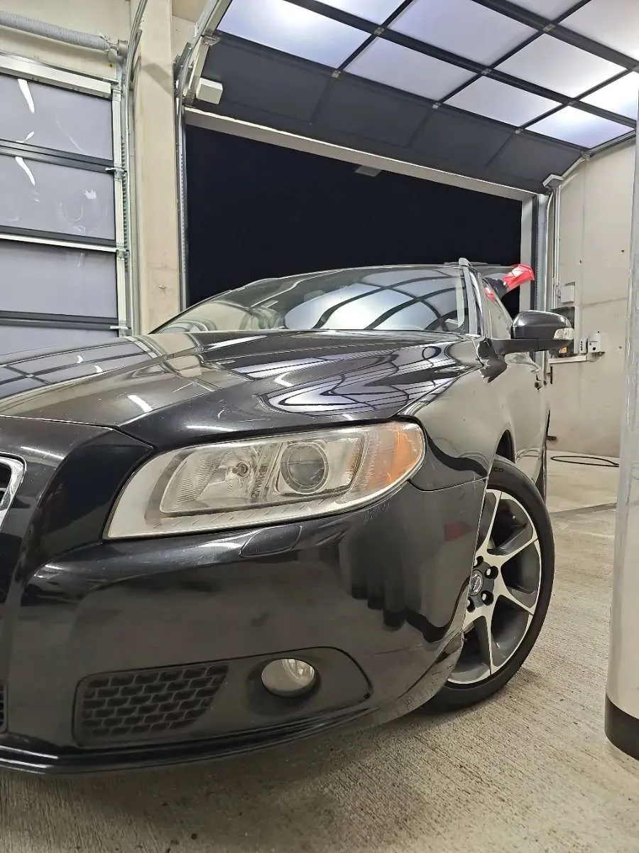 Volvo V70 2010 photo 2