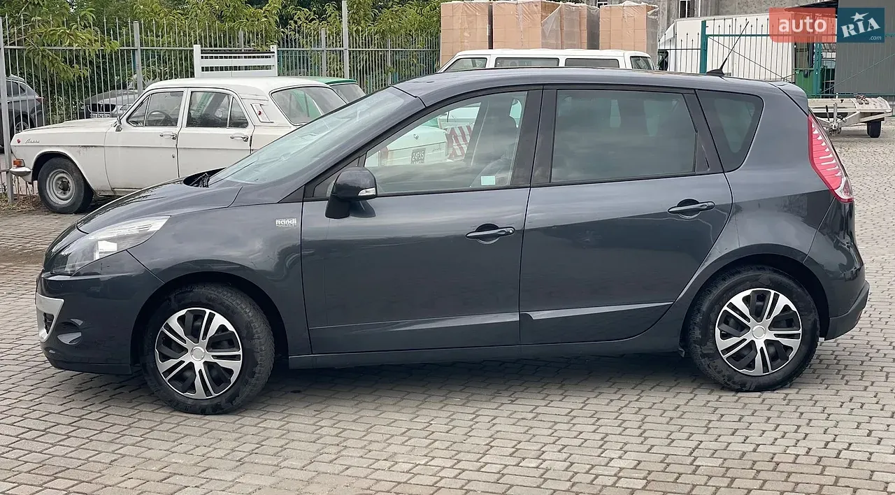 Renault Scenic 2012 photo 2