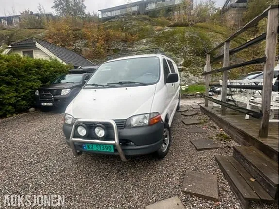Toyota Hiace 2004 photo 2