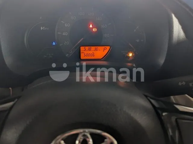 Toyota Vitz 2017 photo 2