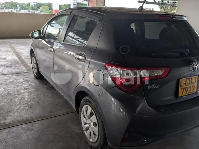 Toyota Vitz 2017 photo 3