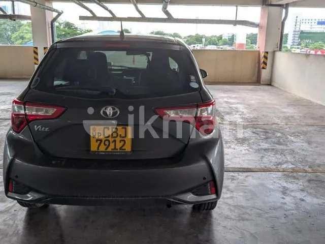 Toyota Vitz 2017 photo 4