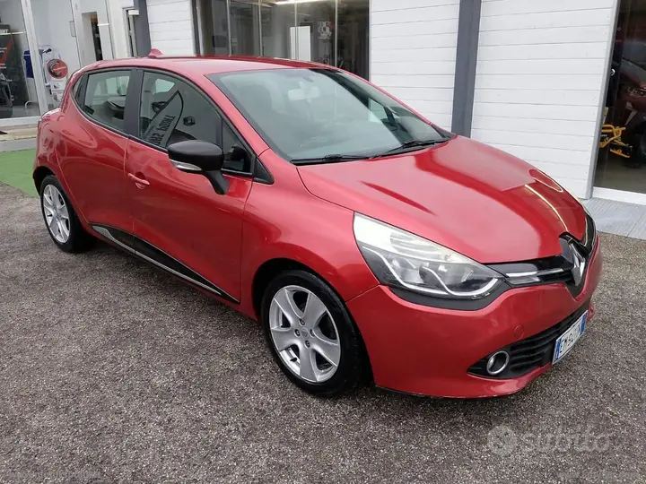Renault Clio 2012 photo 2