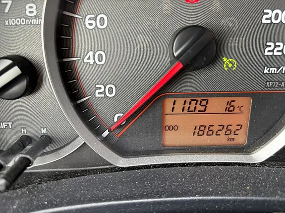 Toyota Yaris 2013 photo 4
